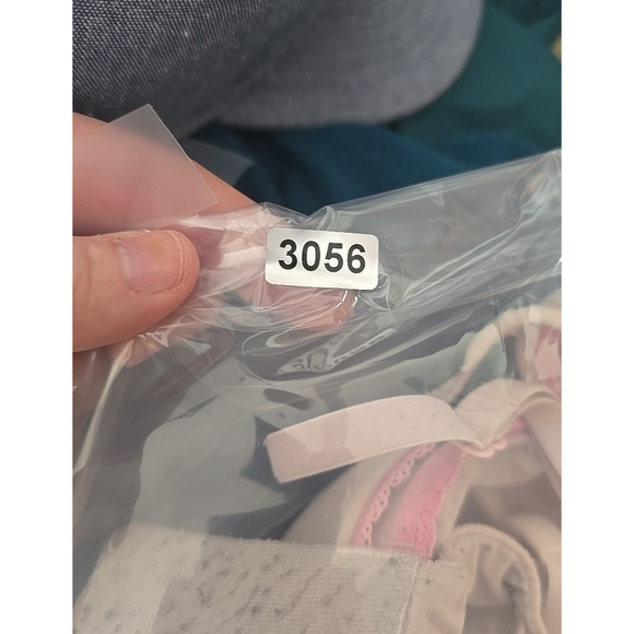 Victoria's Secret Body by Victoria Lined Perfect Coverage Underwire Bra Size 32D - Picture 5 of 5